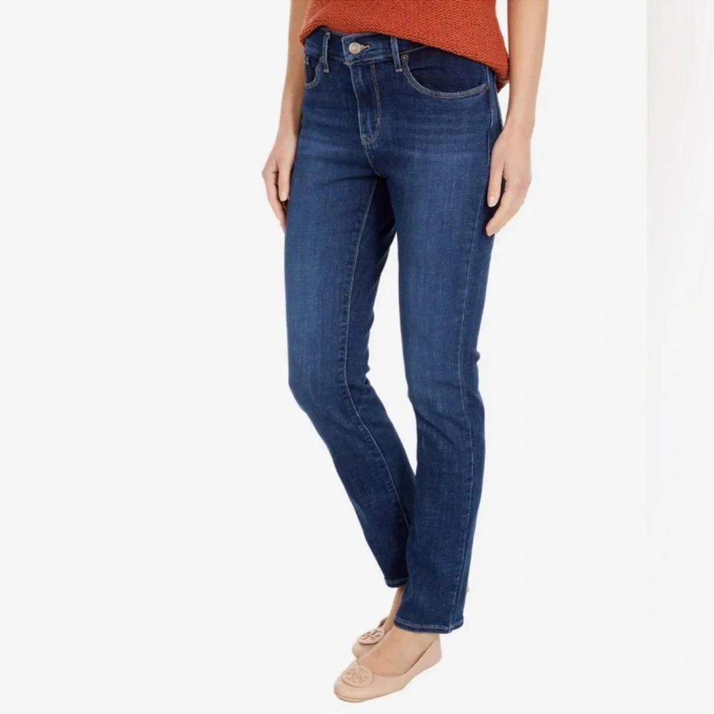 LEVI’S 6 Medium 28 x 30 Blue Wash Classic Straight Jeans